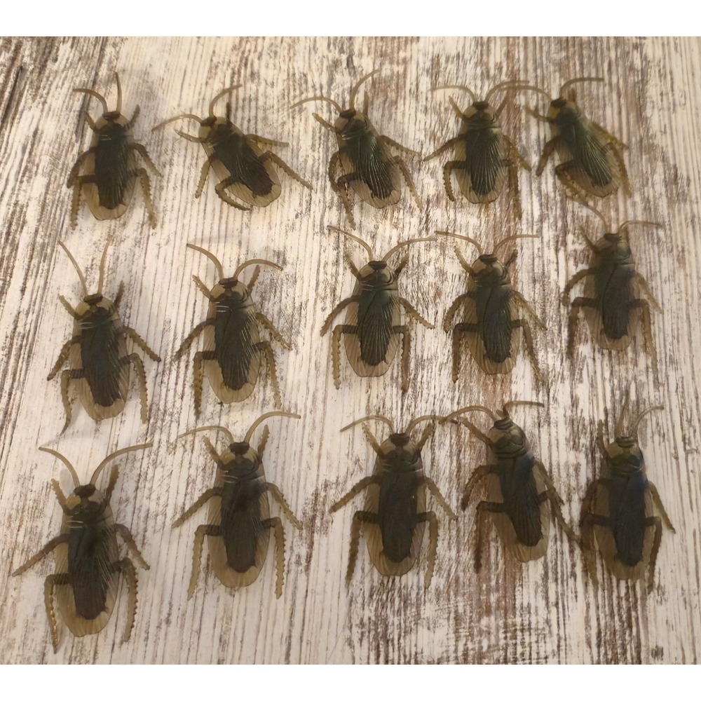 Lot of 15 Realistic Fake Cockroaches Prank Gag Toy Plastic Roach Halloween Bugs